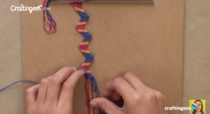 pulsera de hilos de colores