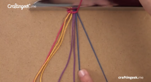 pulsera de hilos de colores
