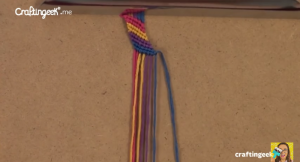 pulsera de hilos de colores