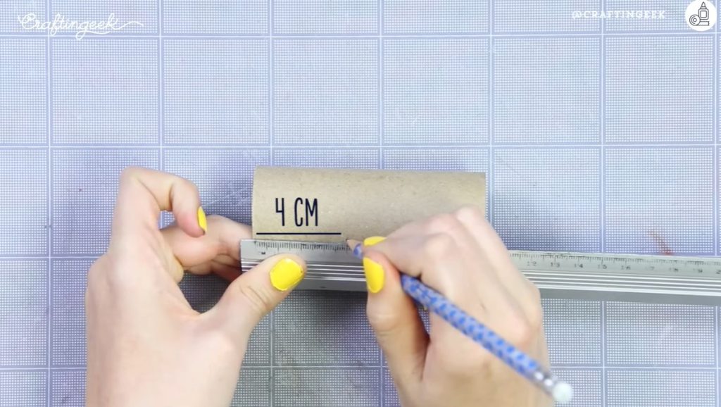 Unión para armar un carrete con rollo de papel de baño