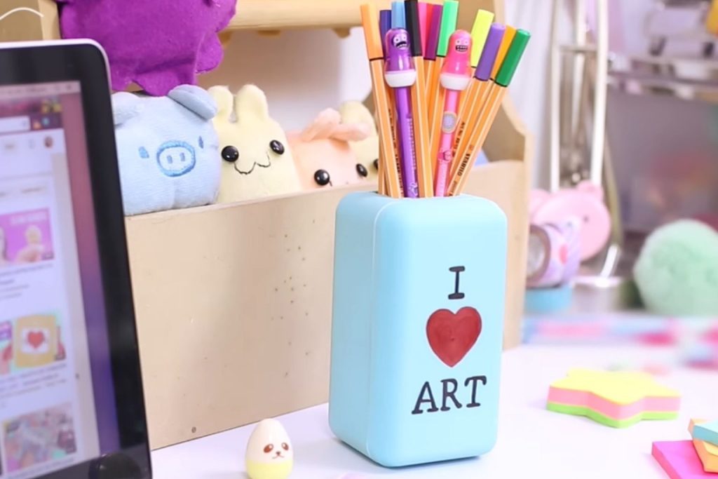 Mini refri para organizar escritorio.