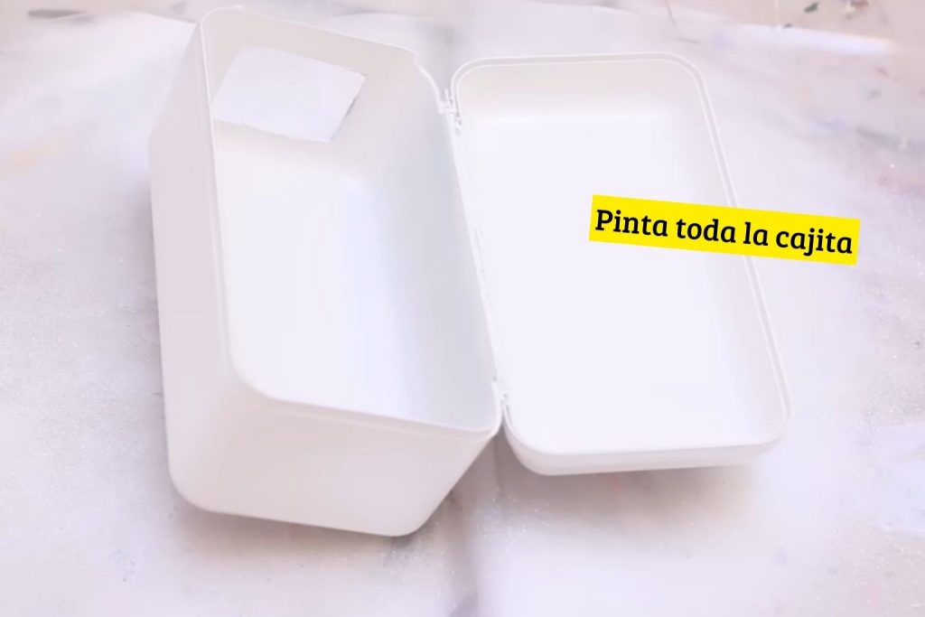Pintura todo el mini refri.